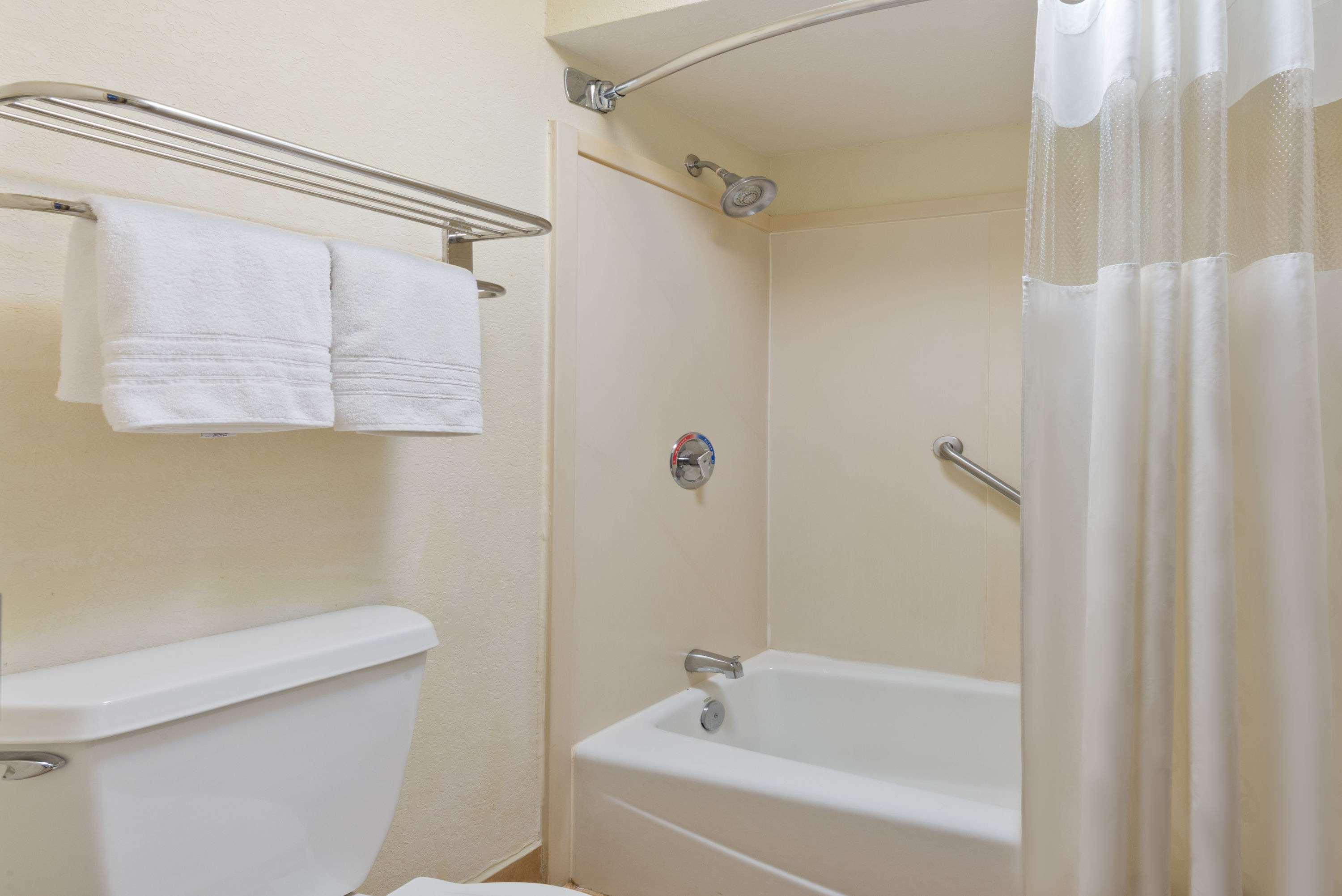 Super 8 By Wyndham Huntersville/charlotte Area 2*