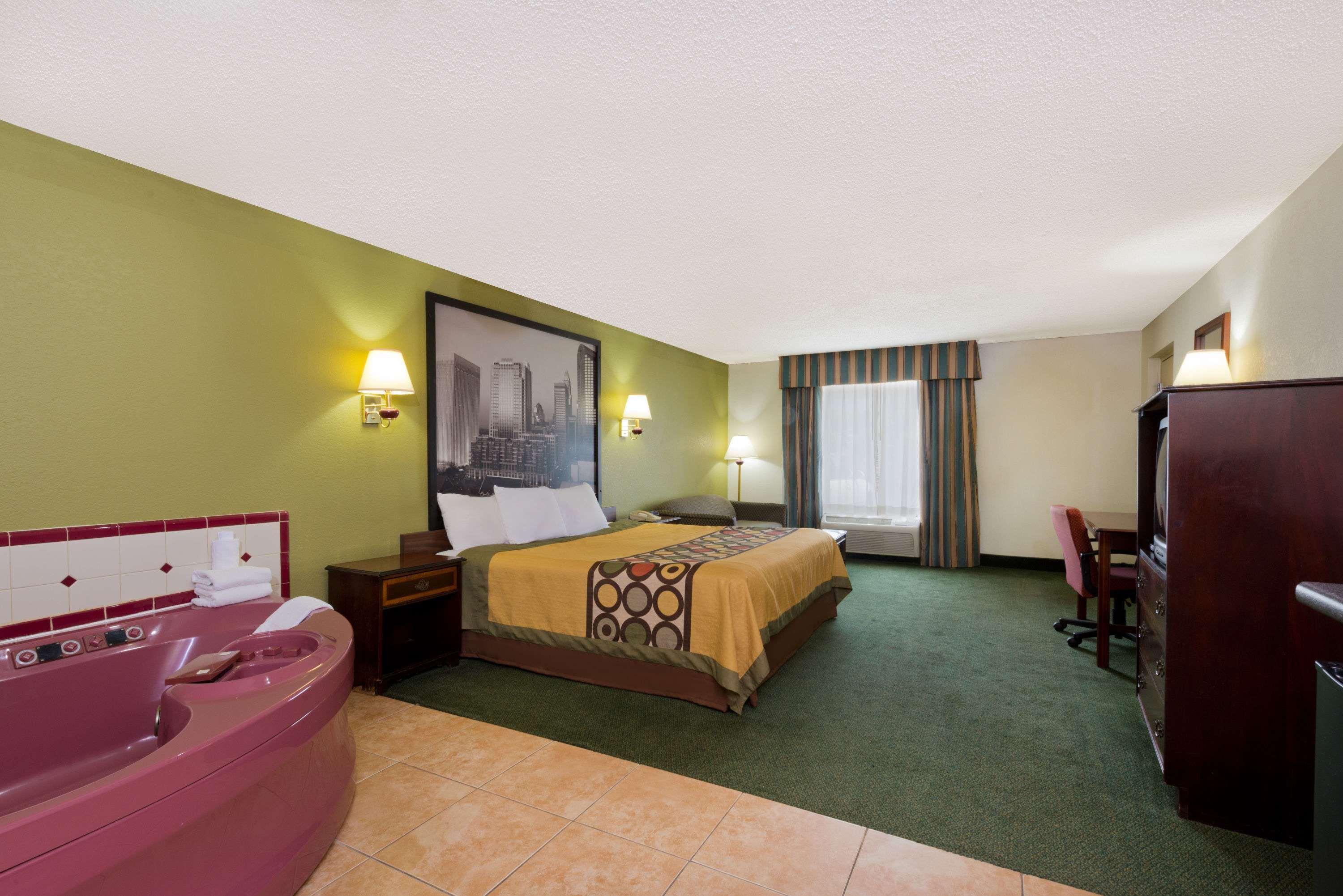Super 8 By Wyndham Huntersville/charlotte Area Motel