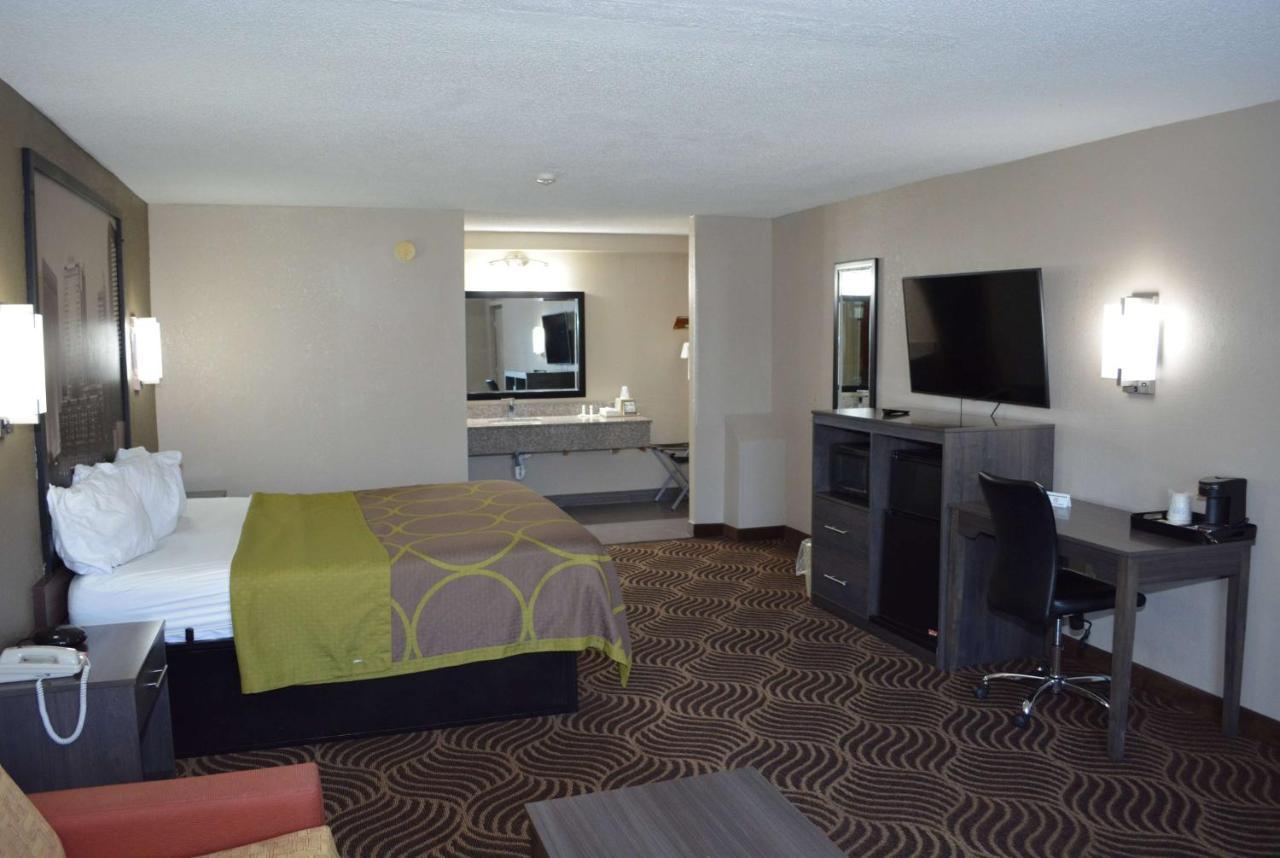 Super 8 By Wyndham Huntersville/charlotte Area